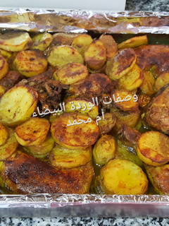 صورة لوصفة دجاج وبطاطا بالفرن