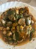 647. Potaje de garbanzos, rape, gambas y berberechos (principal pescado)