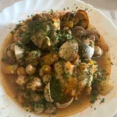 Una foto de 647. Potaje de garbanzos, rape, gambas y berberechos (principal pescado)