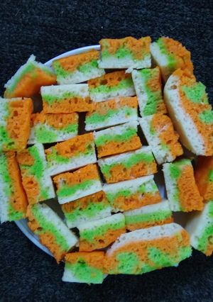 A picture of Tri colour gujarati dhokla.