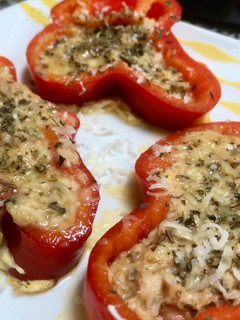 Una foto de Aros de pimiento rellenos