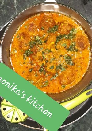 A picture of Bottle gourd (kofte)in gravy.