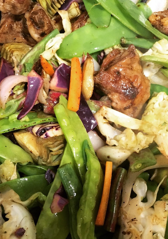 Una foto de Wok de cordero con verduras
