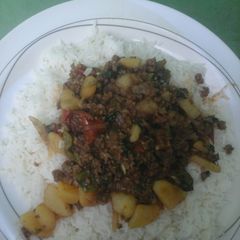 A picture of Fried rice and mince beef stew #localfoodcontest_Mombasa.
