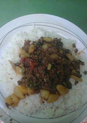 A picture of Fried rice and mince beef stew #localfoodcontest_Mombasa.