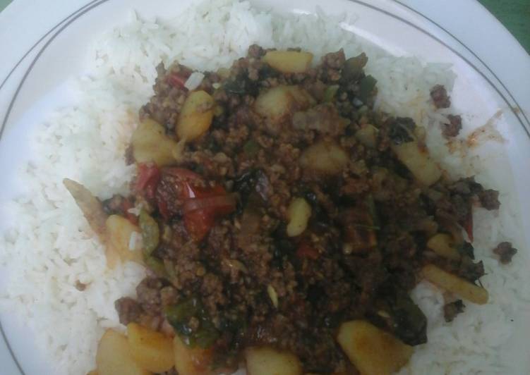 Simple Way to Cook Yummy Fried rice and mince beef stew #localfoodcontest_Mombasa