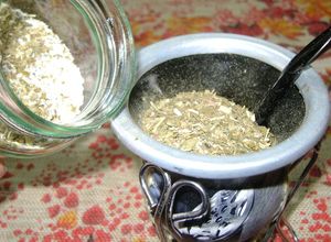 Una foto de Mate con coco rallado y yerba
