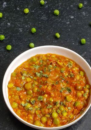 A picture of Green peas curry.