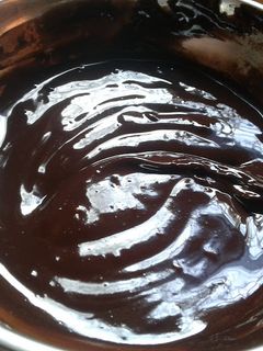 Una foto de Ganache de chocolate para baño o cobertura y para relleno o frosting