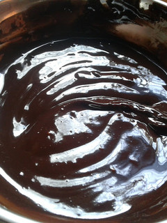 Una foto de Ganache de chocolate para baño o cobertura y para relleno o frosting