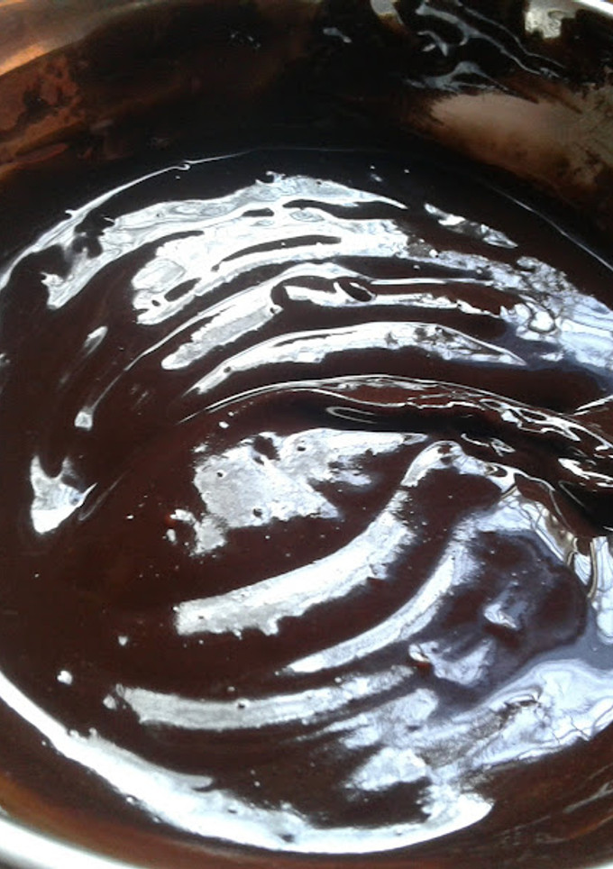 Una foto de Ganache de chocolate para baño o cobertura y para relleno o frosting