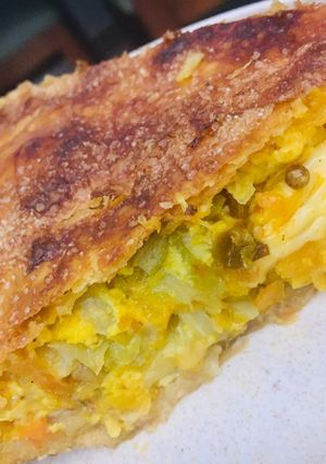Una foto de EMPANADA DE 🌽CHOCLO🌽EN GRANOS Y CREMOSO 🌽😋🌽🤩🌽🤗🌽
