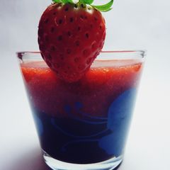 A picture of Strawberry Chia puging with chocolate.