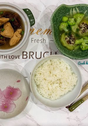 Hình của món Thịt gà om nấm.