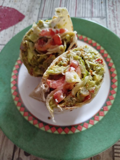 Foto di Wrap con spinacina, guacamole & salsa allo yogurt