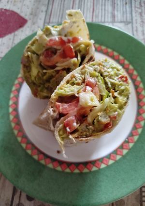 Foto di Wrap con spinacina, guacamole & salsa allo yogurt