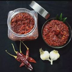 A picture of Schezwan Chutney.