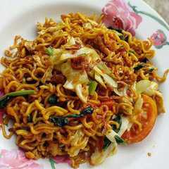 A picture of Mie sedap goreng.