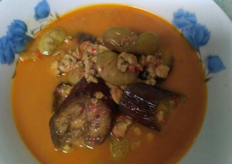 Gulai Pensi (kerang kecil) terung dan kacang roti