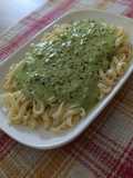 Pastas con salsa de palta, albahaca y ajo