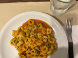 Capeletinis con salsa