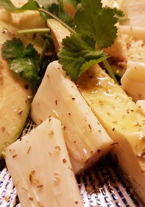 Una foto de Ensalada de Aguacate y Palmito