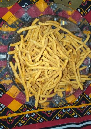 તીખાં ગાંઠિયા (Tikha Ganthiya Recipe In Gujarati) રેસીપી મુખ્ય ફોટો