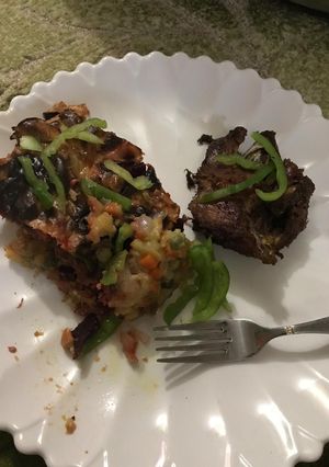 A picture of Mashed potatoes with Veggies and mince meat.