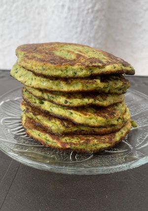 Una foto de Tortitas de brócoli y queso