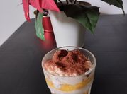 Une photo de verrine sucree ananas