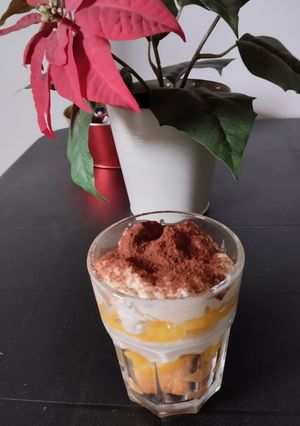 Une photo de ❤️ Verrines ananas 🍍 mascarpone et noix de coco 🥥🧁