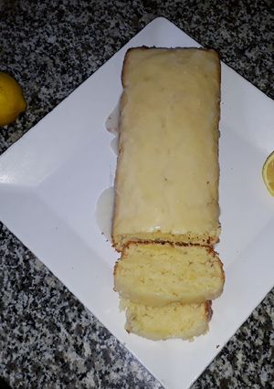 Una foto de Budín de Limón Casero 🍋
