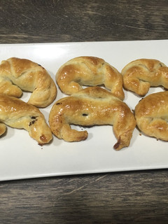 Una foto de Croissants de hojaldre rellenos de chocolate 🥐 🥐 🍫 🍫