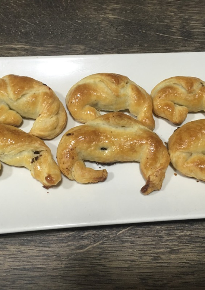 Una foto de Croissants de hojaldre rellenos de chocolate 🥐 🥐 🍫 🍫