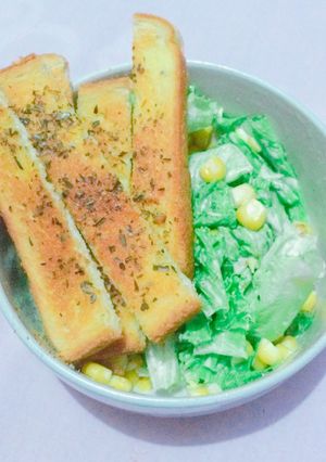 Foto resep Salad selada jagung dengan roti panggang