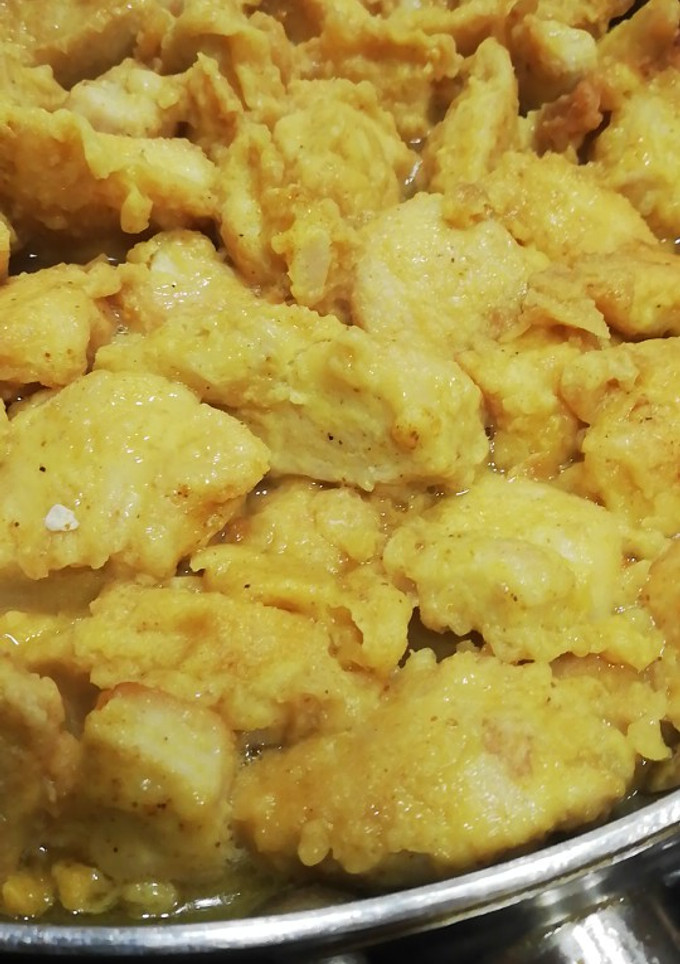 Una foto de Pollo al curry y piña🍍