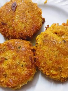 चटपटी आलू टिक्की (chatapti aloo tikki recipe in hindi) रेसिपी मुख्य फोटो