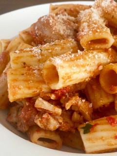 Una foto de Pasta con Pollo