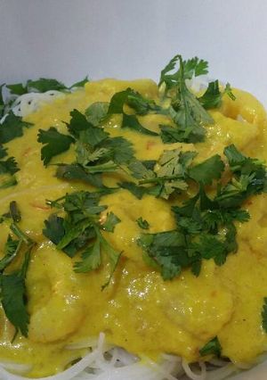 A picture of Sweet and spicy prawn and coconut curry with rice noodles.