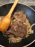Bistec de lomo liso más cebolla
