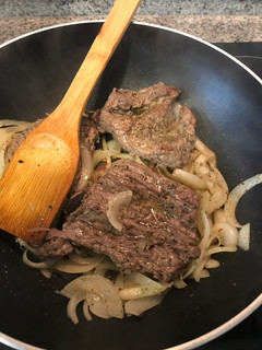 Una foto de Bistec de lomo liso más cebolla