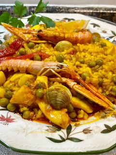 Una foto de “ Arroz meloso” con anillas de pota