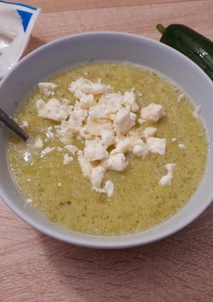 Une photo de Soupe de concombre /menthe/feta