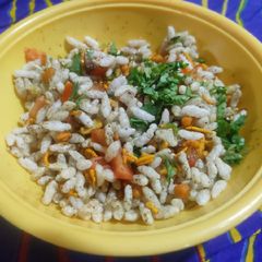 A picture of Jal muri (bombay mix).