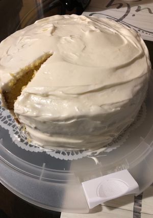 A picture of Vanilla Cream Cheese Buttercream Icing 🤩.