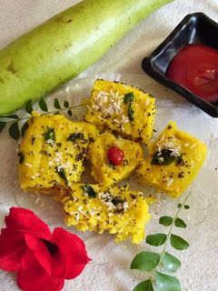 लौकी ढोकला (Lauki Dhokla recipe in Hindi) रेसिपी मुख्य फोटो