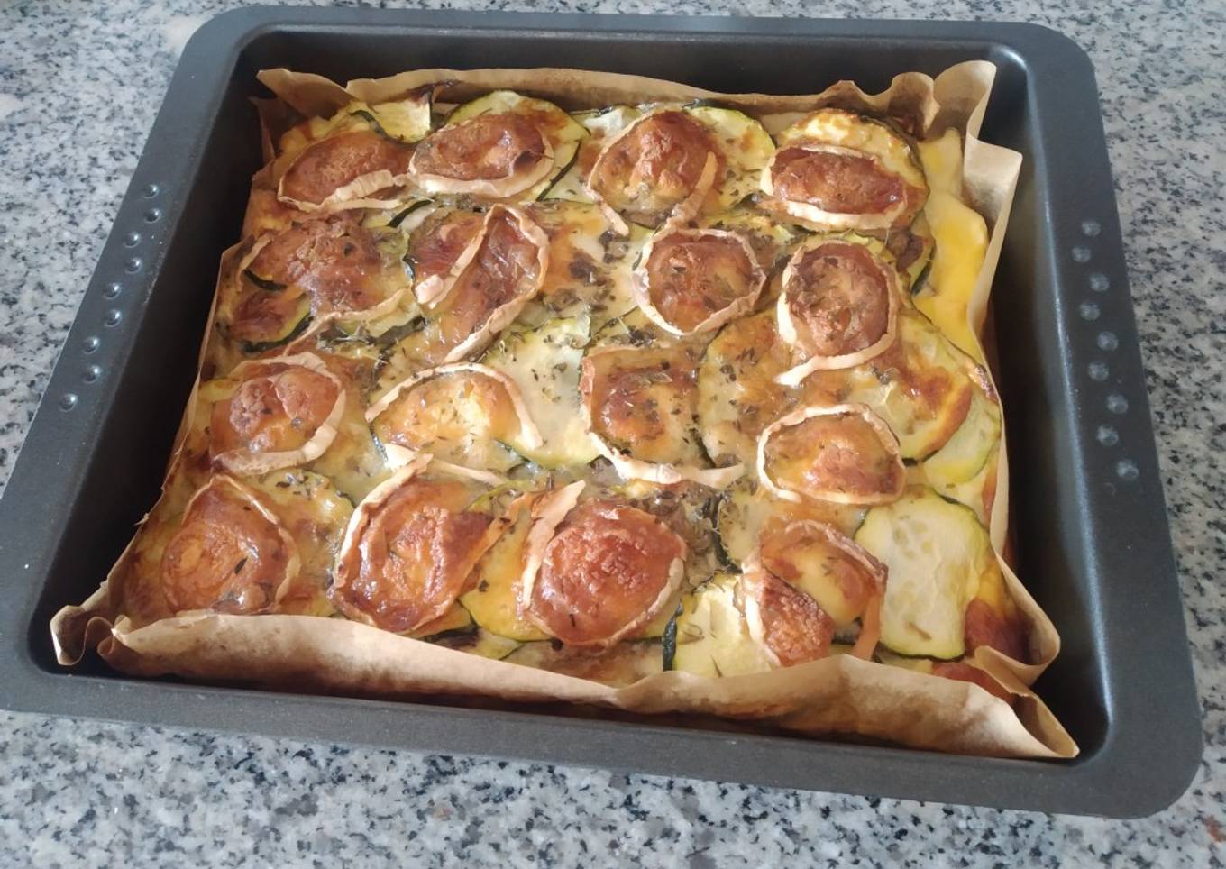 Frittata de calabacín, champiñones y queso de cabra