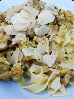 Une photo de Tagliatelles poulet lait de coco champignons et parmesan