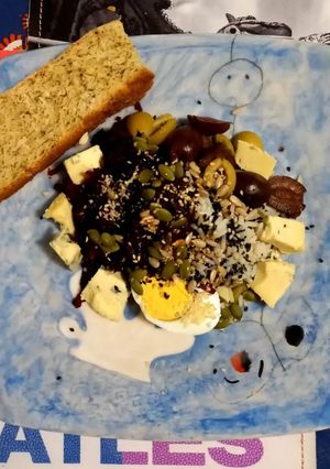 Una foto de Ensalada de Remolacha, Arroz y Queso Azul
