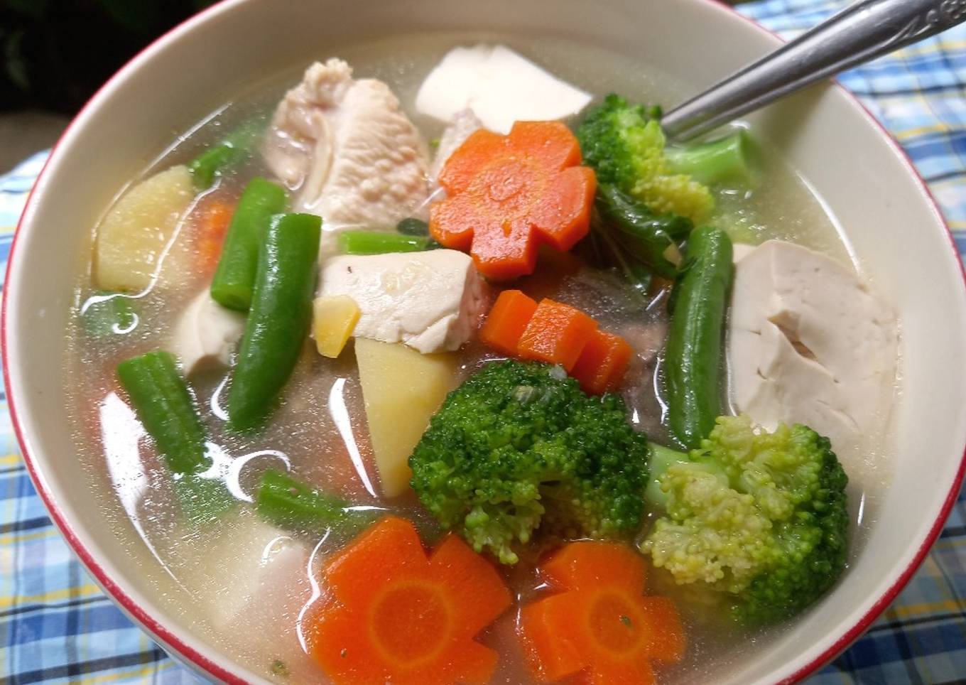 Sop Ayam dengan Brokoli dan teman²